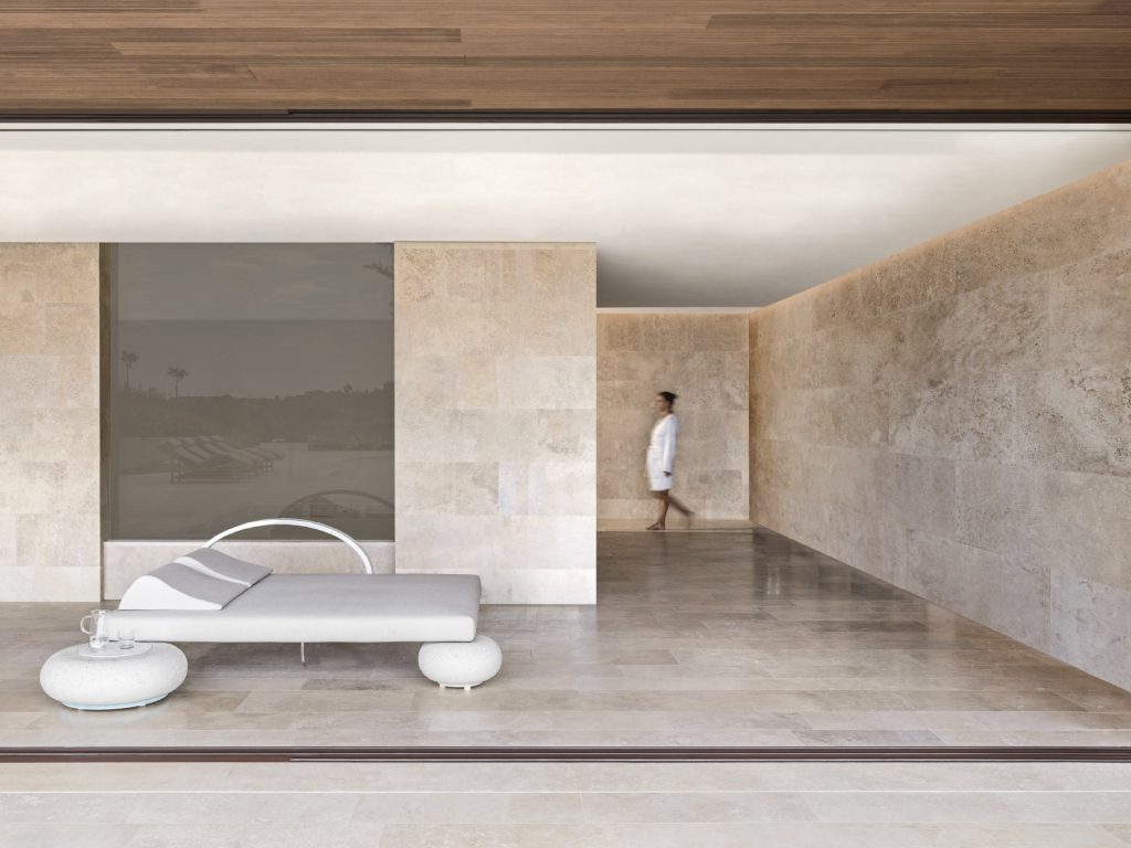 Varaschin at Salone 2025: Outdoor Furniture with a Sensory Touch 3 varaschin wellness therapy letto doppio 2024 02