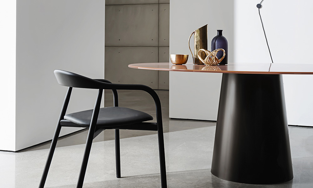 Italian extralight glass table collection for contract hospitality project