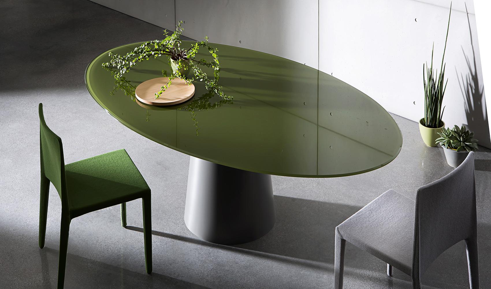 Glass dining tables for hospitality